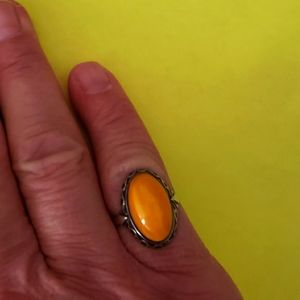 Vintage yellow Cabochon stone ring
